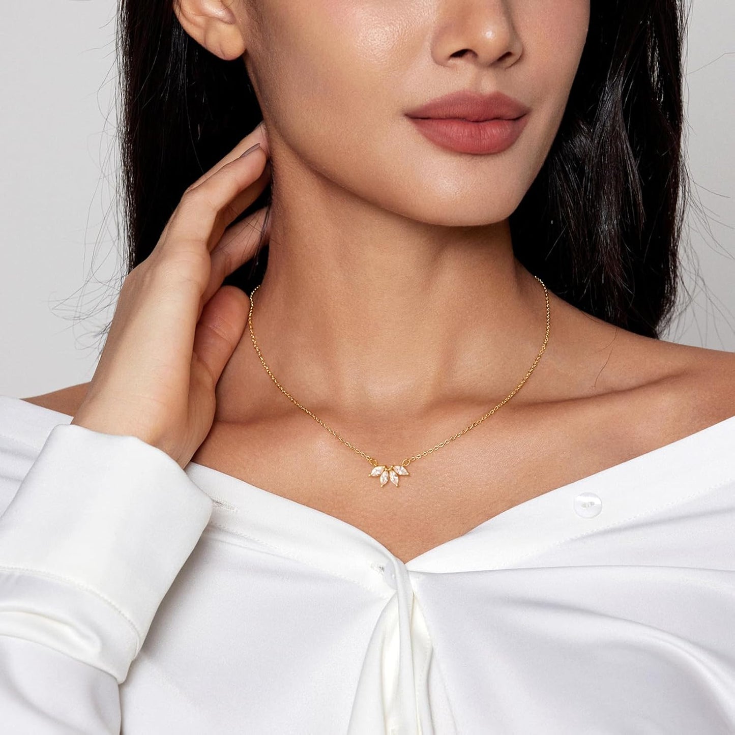 Diamond Necklaces for Women, Dainty Gold Necklace 18K Gold Plated Layered Necklaces Simple Gold CZ Diamond Pendant Necklaces for Women Trendy Jewelry Gifts for Girls